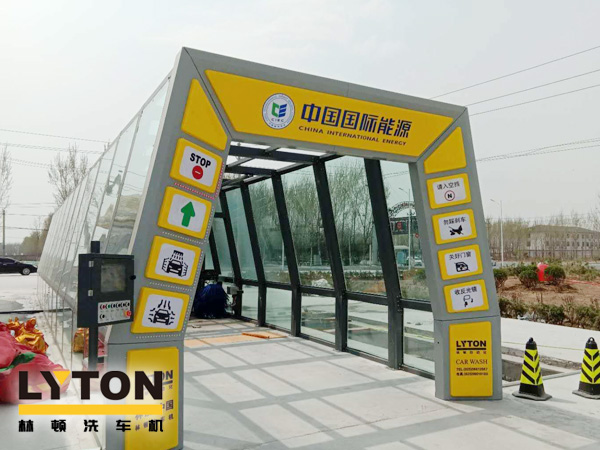 隧道式全自動洗車機——高效、快速、節(jié)水的洗車設備,適用于多種車型的清洗。